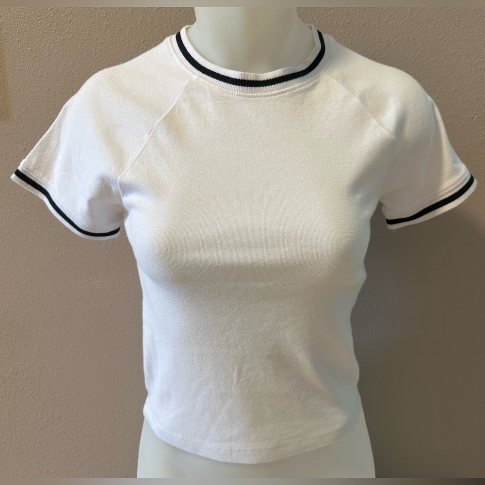 Levi’s Slim Fit Tee - NWT